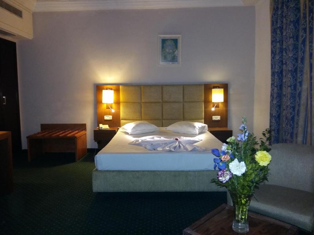 Hotel Ibn Khaldoun Tunis Eksteriør billede