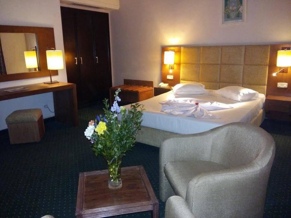 Hotel Ibn Khaldoun Tunis Eksteriør billede
